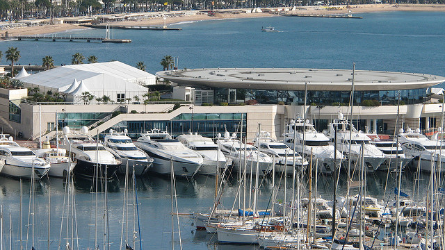 Yachts dans le port de Cannes.