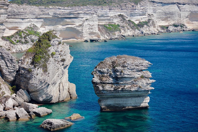 Corsica's rocs.